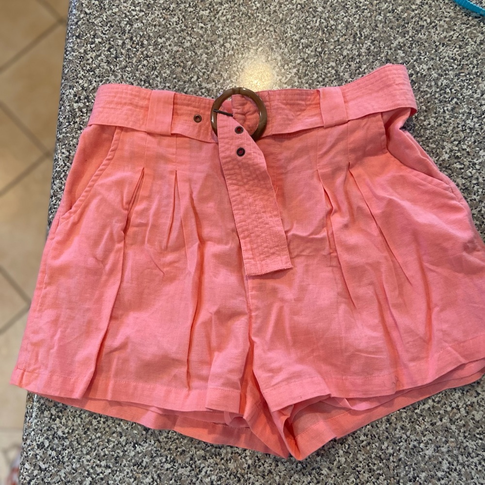 American Eagle shorts with belt